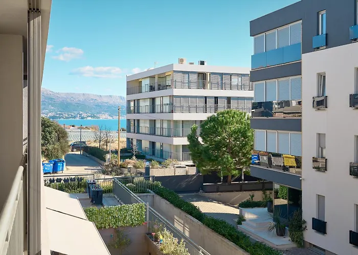 Flower Apartment Split