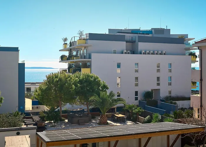 Apartment Flower Split